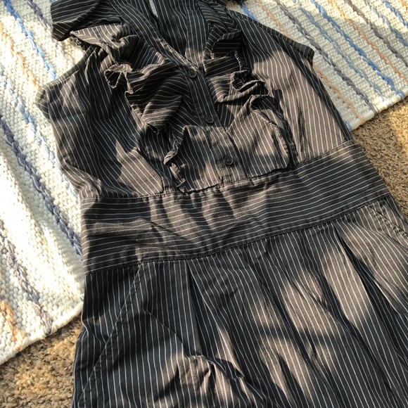 Ruffled collar dress, w pockets and keyhole back - Picture 3 of 4